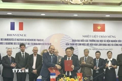 Viện Hàn lâm Khoa học và Công nghệ Việt Nam và Trung tâm Nghiên cứu Khoa học Quốc gia Pháp (CNRS) ký kết kế hoạch hành động giai đoạn 2025–2028. (Ảnh: Diệu Thúy/TTXVN)