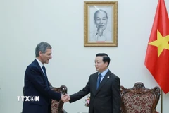 Phó Thủ tướng Trần Hồng Hà tiếp ông Rodolphe Saade, Chủ tịch kiêm Tổng giám đốc điều hành Tập đoàn CMA-CGM (Pháp). (Ảnh: TTXVN phát)