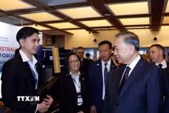 Tổng Bí thư, Chủ tịch nước Tô Lâm tham quan khu vực triển lãm, trưng bày thành tựu hợp tác khoa học công nghệ, đổi mới sáng tạo, đầu tư và giáo dục giữa Việt Nam-Australia. (Ảnh: Thống Nhất/TTXVN)