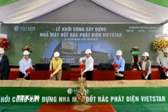 Các đại biểu thực hiện nghi thức khởi công. (Ảnh: Hồng Giang/TTXVN)