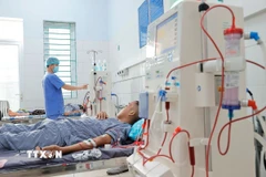 Bệnh nhân chạy thận nhân tạo tại Bệnh viện Đa khoa tỉnh Hà Giang. (Ảnh: Minh Quyết/TTXVN)