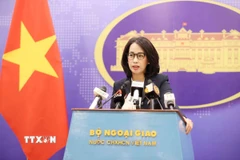 Người phát ngôn Phạm Thu Hằng chủ trì họp báo thường kỳ tháng 3/2026. (Ảnh: An Đăng/TTXVN)