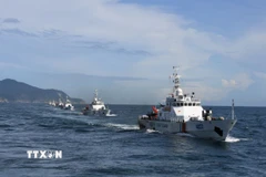 Biên đội tàu Bộ Tư lệnh Vùng Cảnh sát biển 2 thực hiện nhiệm vụ trên biển. (Ảnh: Đoàn Hữu Trung/TTXVN)