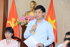 Phó Chủ tịch UBND tỉnh Quảng Ninh Nguyễn Văn Công thông tin về vụ lật tàu. (Ảnh: Thanh Vân/TTXVN)