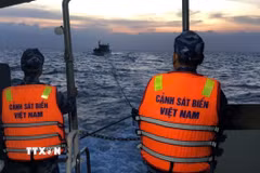 Bộ Tư lệnh Vùng Cảnh sát biển 1 sẵn sàng lực lượng, phương tiện cứu hộ, cứu nạn. (Ảnh: TTXVN phát)
