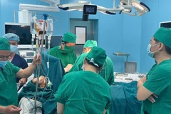 Ca phẫu thuật cho bệnh nhân.