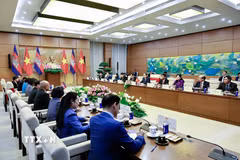 Chủ tịch Quốc hội Trần Thanh Mẫn hội đàm với Chủ tịch Quốc hội Campuchia Samdech Khuon Sudary. (Ảnh: Doãn Tấn/TTXVN)