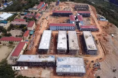 Trường Phổ thông nội trú liên cấp Tiểu học và Trung học cơ sở Pa Tần đang được gấp rút thi công. (Ảnh: Quý Trung/TTXVN)