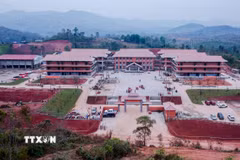 Trường Phổ thông nội trú liên cấp Tiểu học và Trung học cơ sở Si Pa Phìn, tỉnh Điện Biên được xây dựng khang trang, chuẩn bị khánh thành. (Ảnh: TTXVN phát)