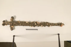 Thanh kiếm thời Thập tự chinh dài khoảng 1m, có niên đại thế kỷ 12. (Ảnh của Đại học Haifa)