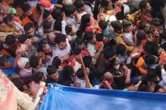 Hình ảnh các tín đồ chen lấn tại đền Mansa Devi. (Nguồn: indiatvnews)