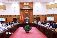 Thủ tướng Phạm Minh Chính chủ trì họp về dự án quy hoạch xây dựng cảnh quan sông Hồng. (Ảnh: Dương Giang/TTXVN)