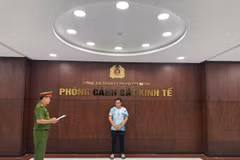 Đối tượng Nguyễn Trần Việt Hoàng tại Cơ quan Công an Thành phố Hồ Chí Minh. (Ảnh: CA Thành phố Hồ Chí Minh cung cấp)