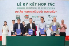 Lễ ký kết Dự án “Phát triển bền vững sinh kế dưới tán điều”. (Ảnh: Khánh Ly/Vietnam+)