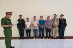 Công an Thành phố Hồ Chí Minh ra quyết định khởi tố vụ án, khởi tố bị can và bắt tạm giam các đối tượng liên quan về tội “Gây ô nhiễm môi trường” theo quy định của Bộ luật Hình sự. (Ảnh: CA. TP Hồ Chí Minh cung cấp)