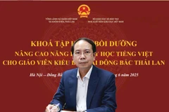 Phó Tổng Biên tập Nhà xuất bản Giáo dục Việt Nam tại Khoá Tập huấn bồi dưỡng, nâng cao năng lực dạy học tiếng Việt cho giáo viên kiểu bào tại Đông Bắc Thái Lan. (Ảnh: Khánh Ly/Vietnam+)