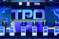 Các đại biểu thực hiện nghi lễ Khai mạc Chương trình họp Đại hội đồng Tổ chức Xúc tiến Du lịch các Thành phố toàn cầu (TPO) lần thứ 12 tại Thành phố Hồ Chí Minh. (Ảnh: Khánh Ly/Vietnam+)