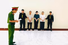 Cơ quan Cảnh sát điều tra Công an TP. Hồ Chí Minh ra quyết định khởi tố bị can và thi hành lệnh bắt tạm giam đối với Đặng Ngọc Minh, Lý Ngọc Thu và Lý Ngọc Tuyết về tội “Vi phạm quy định về đấu thầu gây hậu quả nghiêm trọng”. Riêng Đặng Ngọc Minh còn bị khởi tố thêm về tội “Làm giả tài liệu của cơ quan, tổ chức; sử dụng tài liệu giả của cơ quan, tổ chức”. (Ảnh: CA Thành phố Hồ Chí Minh cung cấp)