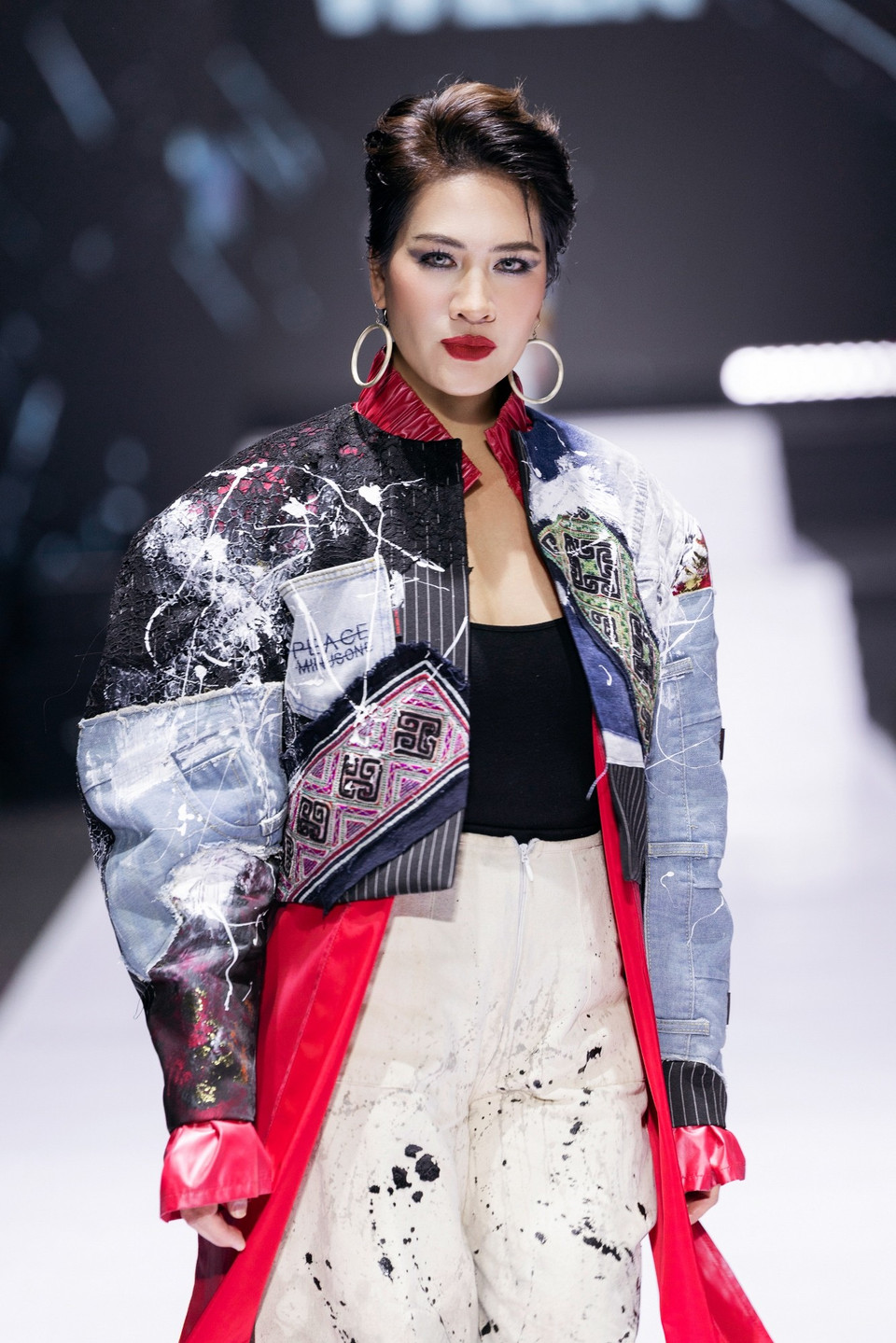 Mỗi mùa mốt, Cao Minh Tiến đều mang đến một câu chuyện mới, một nguồn năng lượng sáng tạo mới. (Ảnh: CTV/Vietnam+)