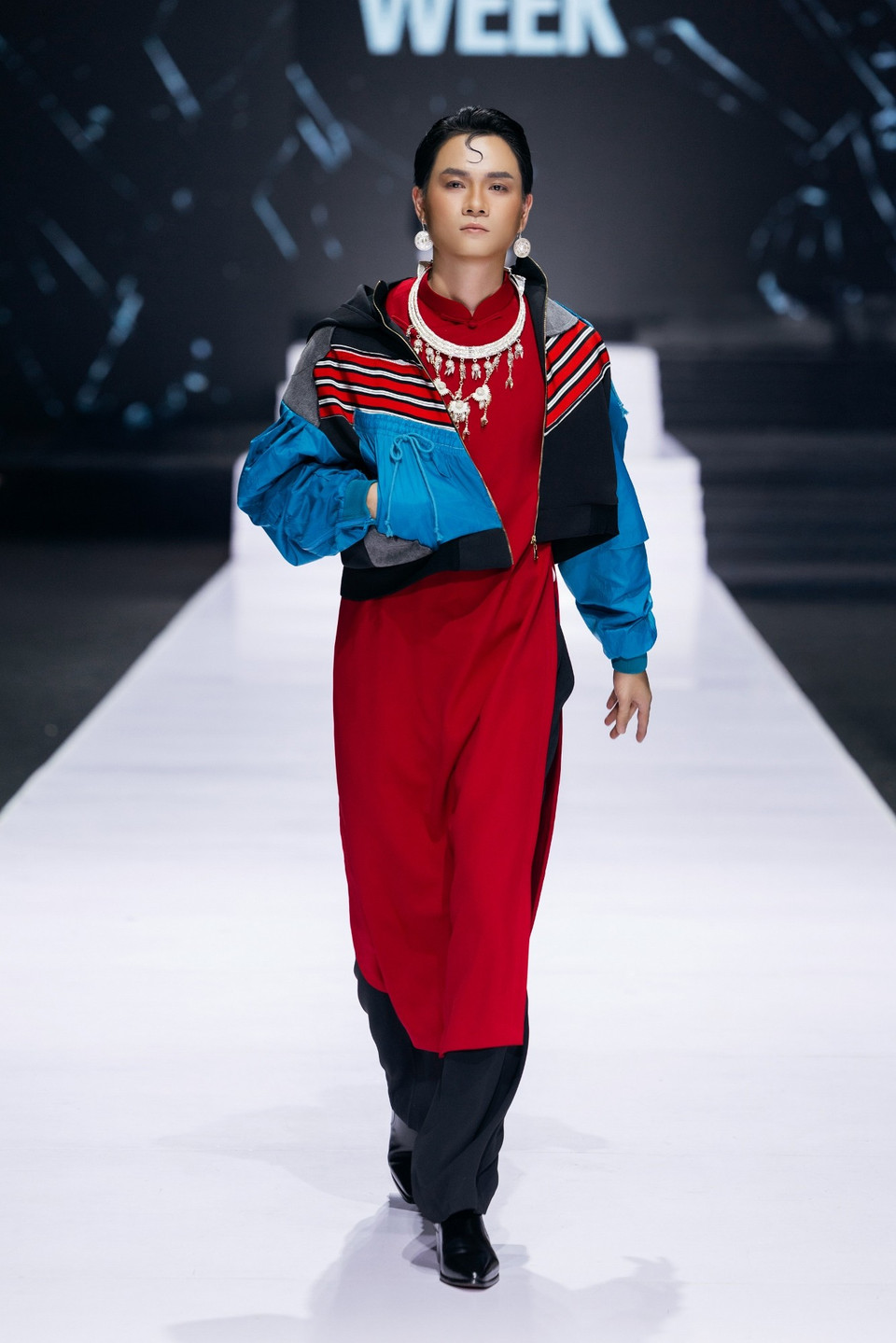 Show diễn thu hút sự chú ý khi quy tụ 50 người mẫu trình diễn, trong đó có đông đảo nghệ sĩ nổi tiếng như: diễn viên Tuấn Tú, Thu Quỳnh, Tú Oanh, Thanh Hương, Quang Anh, Bảo Hân, Sỹ Hưng, Vũ Tuấn Việt, ca sĩ Tuấn Cry… (Ảnh: CTV/Vietnam+)