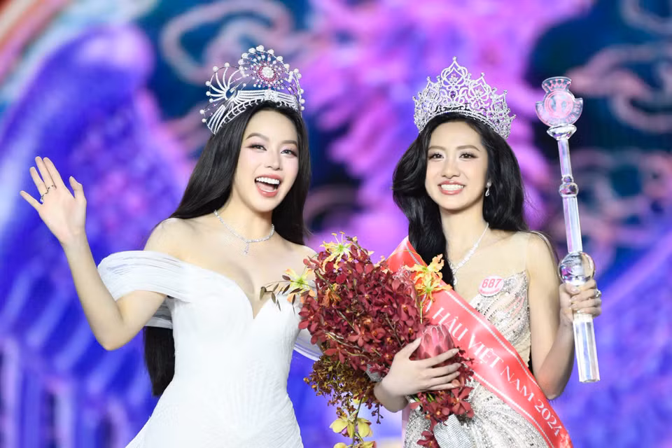 Trả lời ứng xử, Trúc Linh không phủ nhận sự phát triển của AI trong xã hội ngày nay, thực sự hữu ích và hỗ trợ con người nhiều trong công việc. Tuy nhiên, cô cho rằng câu trả lời của AI vẫn phải phụ thuộc vào việc người sử dụng đặt câu hỏi. Từ đó, cô nhận ra cần ứng dụng AI để phát triển bản thân. Theo cô, con người vẫn phải trau dồi kiến thức không ngừng, phát triển khả năng tư duy, sáng tạo để trở nên khác biệt và bền vững. (Ảnh: BTC)