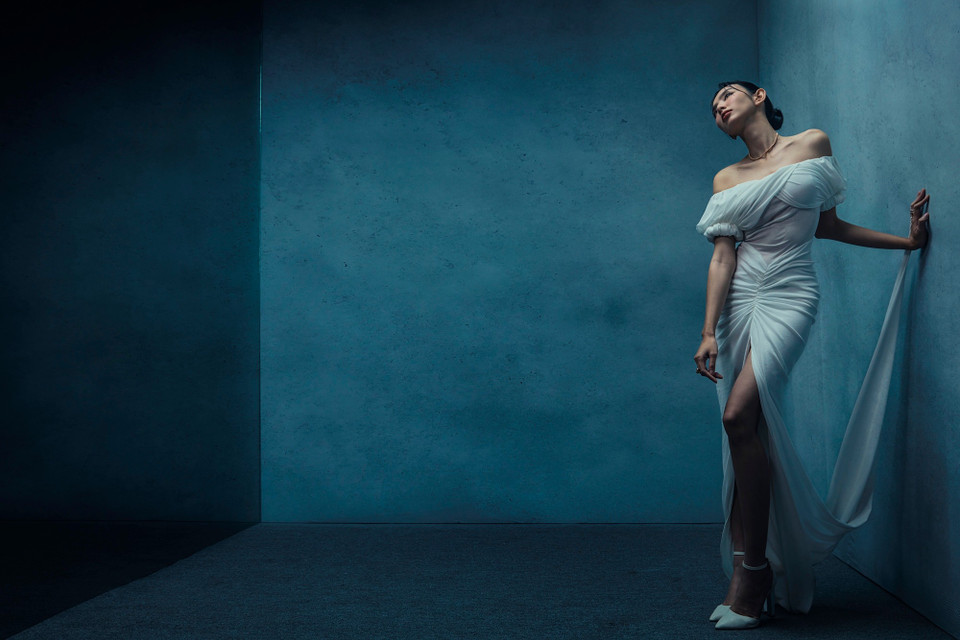 Trong những ngày đầu năm mới, Hoa hậu Thùy Tiên đã thực hiện một bộ ảnh mang đậm chất điện ảnh. (Ảnh: CTV/Vietnam+)