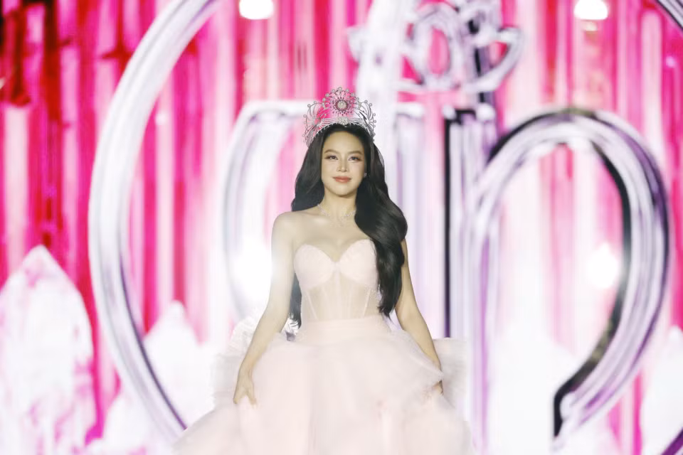 Hoa hậu Huỳnh Thị Thanh Thủy thực hiện “final walk” trước khi trao lại vương miện cho người kế nhiệm. (Ảnh: BTC)