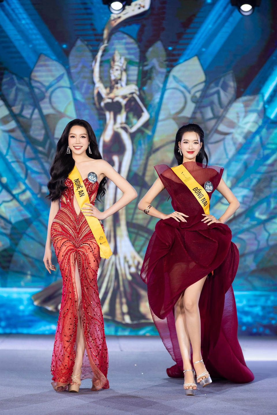 Ngắm nhan sắc các thí sinh lọt vào vòng chung kết cuộc thi. (Ảnh: CTV/Vietnam+)