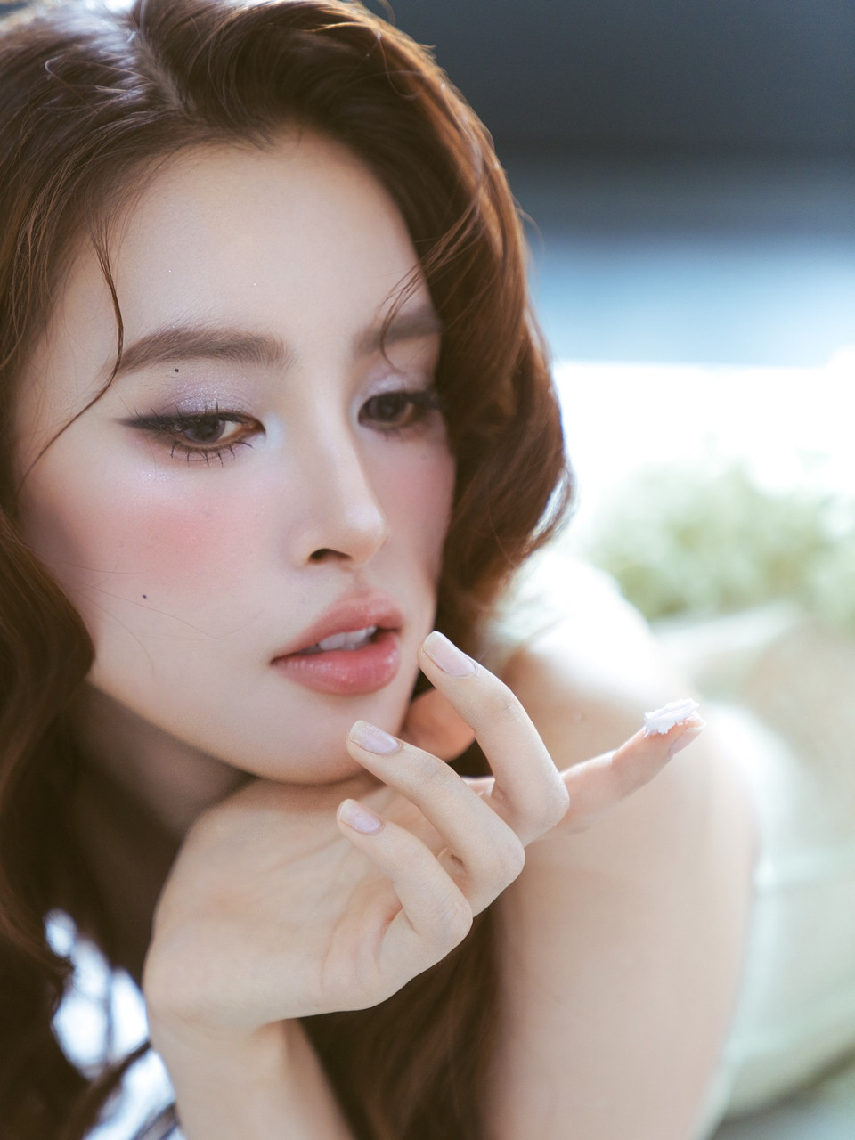 Sau những dấu ấn trên sàn diễn thời trang, Trần Tiểu Vy bắt đầu thử sức với điện ảnh và nhanh chóng để lại ấn tượng. (Ảnh: CTV/Vietnam+)