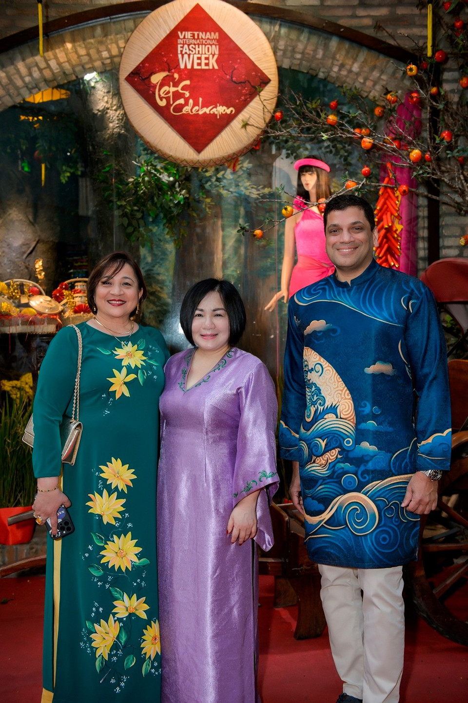 Sự kiện thường niên này không chỉ là một buổi gặp gỡ, giao lưu mà còn là nhịp cầu kết nối văn hóa giữa Việt Nam và bạn bè thế giới. Qua nửa thập kỷ tổ chức, “Tet’s Celebration” đã nhận được sự ủng hộ nhiệt tình của hàng trăm vị khách quý đến từ các Lãnh sự quán của nhiều quốc gia, bạn bè quốc tế và trở thành hoạt động đặc sắc để quảng bá thời trang và văn hóa Việt Nam. (Ảnh: CTV/Vietnam+)