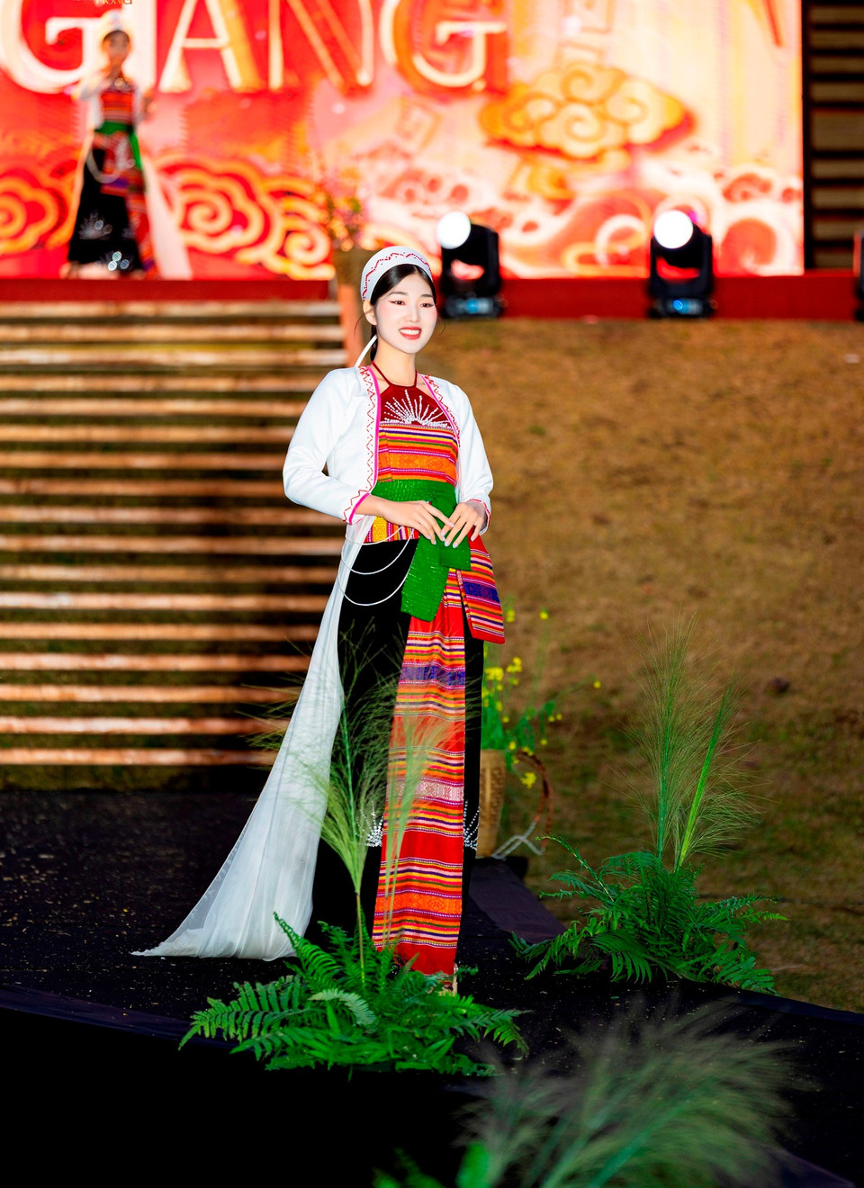 Trang phục mặc trong ngày cưới của cô gái Mường. (Ảnh: CTV/Vietnam+)