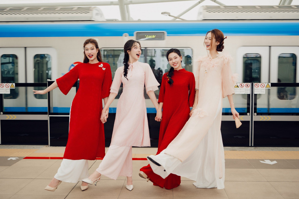 “Tôi tin rằng các bạn còn rất nhiều tiềm năng nên mong muốn các bạn sẽ đặt ra những mục tiêu cao hơn để không ngừng hoàn thiện bản thân, trở thành những người truyền cảm hứng mạnh mẽ,” CEO Phạm Kim Dung bày tỏ kỳ vọng về dàn mỹ nữ Việt.(Ảnh: CTV/Vietnam+)