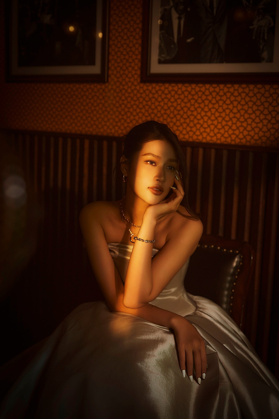 Đồng thời với các hoạt động nghệ thuật, Thiên Ân vẫn âm thầm theo đuổi các dự án thiện nguyện, đồng hành cùng nhiều hoạt động ý nghĩa hướng về cộng đồng và xã hội. Đặc biệt, cô đã khởi xướng “Khuyết,” dự án xuất phát từ chính những tổn thương tuổi thơ khi trưởng thành trong một gia đình không trọn vẹn. (Ảnh: NVCC)