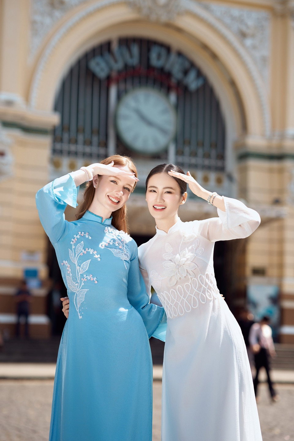 “Còn nhiều địa điểm độc đáo khác ở Sài Gòn mà tôi muốn đưa chị Amy đến nhưng tiếc là thời gian có hạn. Hy vọng rằng chị Amy đã có những kỷ niệm thật đẹp tại Việt Nam,” Hoa hậu Ý Nhi bày tỏ. (Ảnh: CTV/Vietnam+)