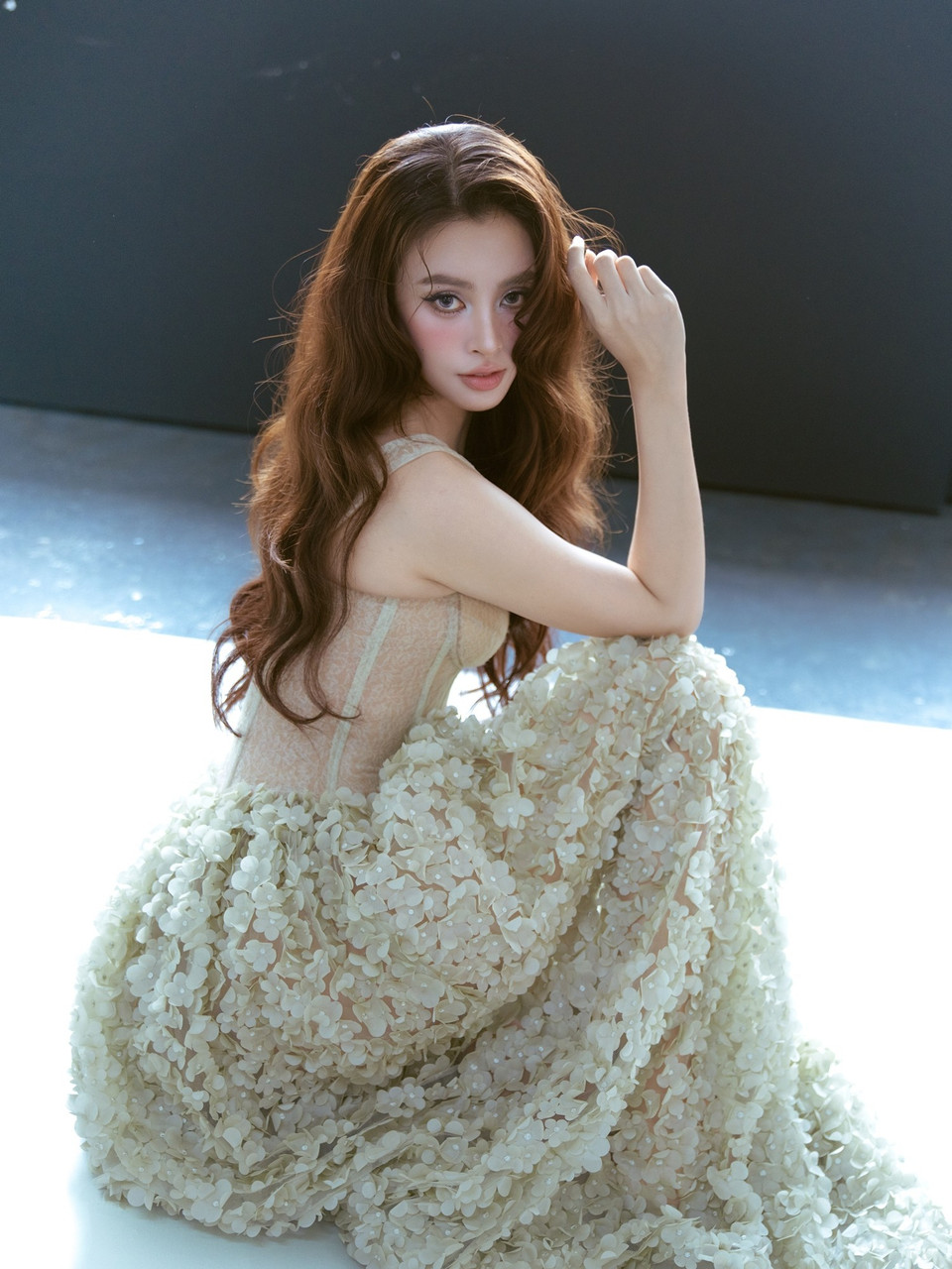 Với bộ ảnh sinh nhật tràn đầy năng lượng, Hoa hậu Tiểu Vy cho thấy một hình ảnh rạng rỡ. Tuổi 25 hứa hẹn sẽ mở ra cho cô nhiều dấu ấn mới trên hành trình sự nghiệp và cuộc sống. (Ảnh: CTV/Vietnam+)