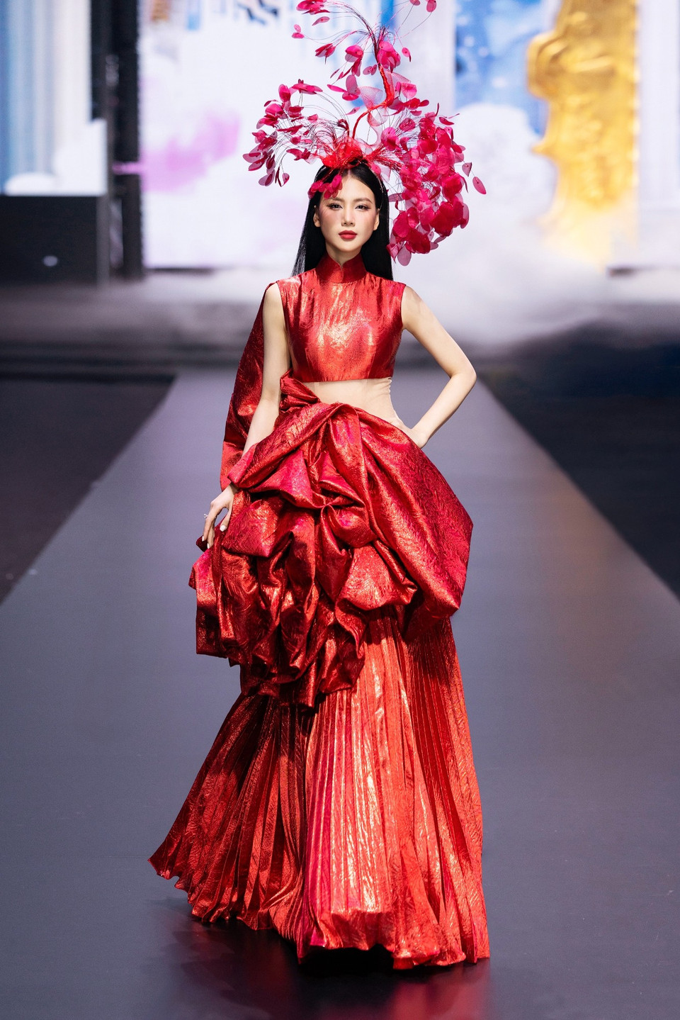 Một thiết kế trong bộ sưu tập “Rose of the Dawn.” (Ảnh: CTV/Vietnam+)