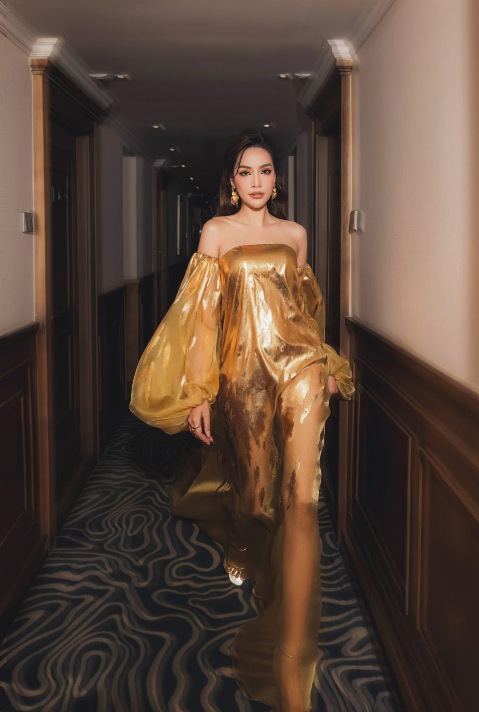 Với kinh nghiệm trình diễn chuyên nghiệp, từng đại diện Việt Nam tại đấu trường nhan sắc quốc tế, Lê Hoàng Phương thể hiện phong độ ổn định và bản lĩnh sân khấu hiếm có. (Ảnh: CTV/Vietnam+)