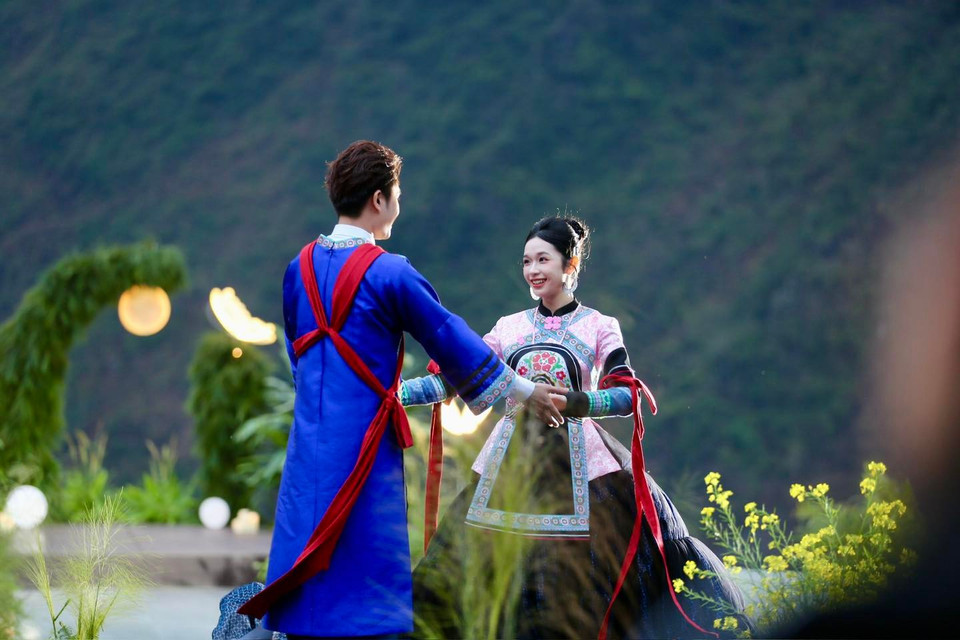 Show diễn quy tụ dàn hoa hậu, nam vương, KOLs như: Hoa hậu Liên lục địa Lê Nguyễn Bảo Ngọc; Miss Cosmo Vietnam 2023 Bùi Xuân Hạnh; siêu mẫu - Á hậu Hoàn vũ Việt Nam Hoàng Thùy; Miss Supranational Vietnam 2025 Võ Cao Kỳ Duyên; Mister Celebrity Vietnam 2024 Đoàn Bảo Ân; Mister Supranational Vietnam 2025 Hà Quang Trung… (Ảnh: CTV/Vietnam+)