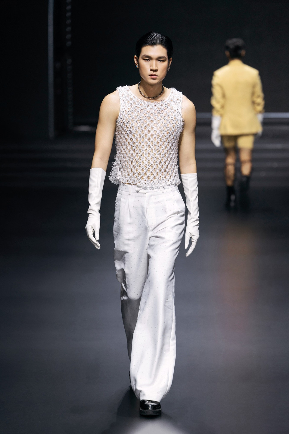 Các thiết kế unisex trong bộ sưu tập cũng thể hiện tinh thần thời trang linh hoạt, phù hợp với xu hướng hiện đại. (Ảnh: CTV/Vietnam+)