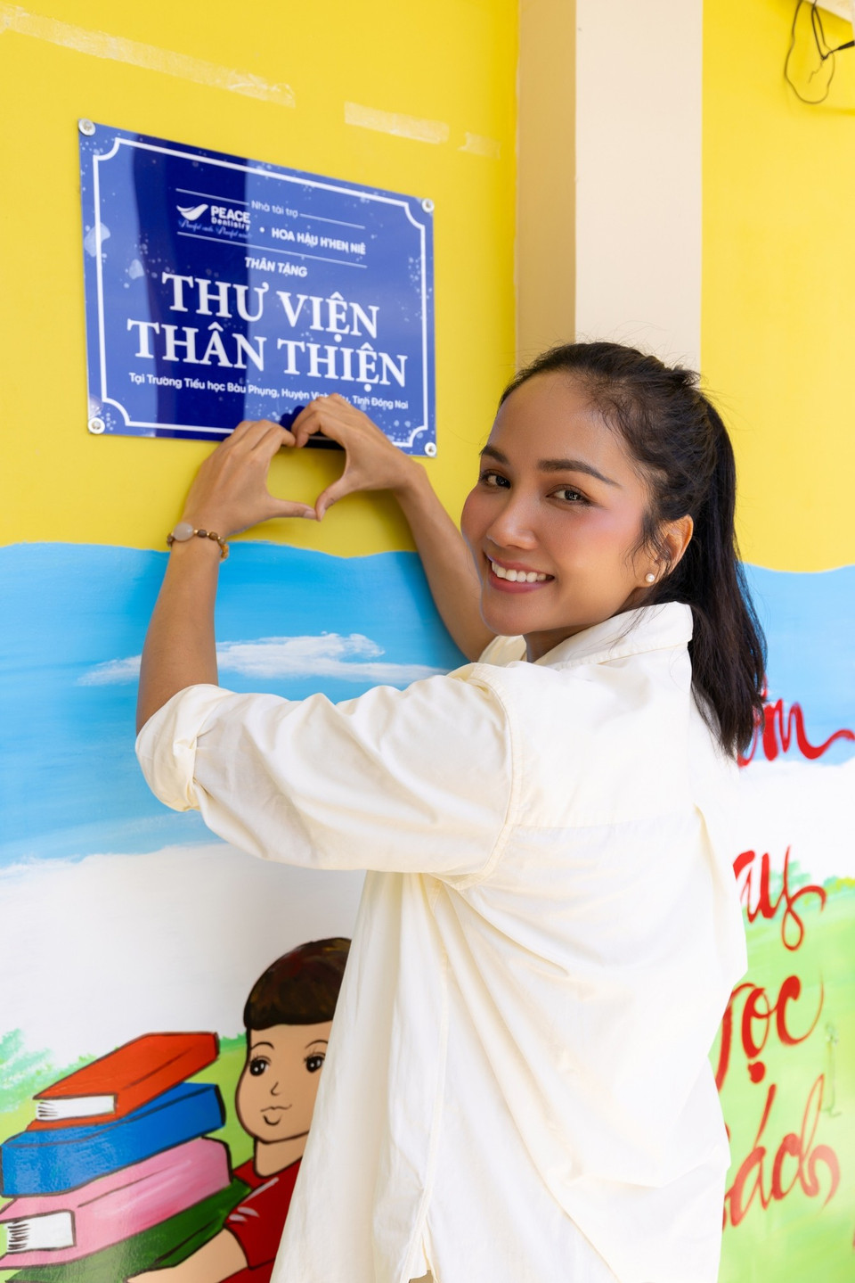 Đây là thư viện thân thiện đầu tiên của năm 2025 và được H’Hen Niê triển khai từ cuối năm 2024. (Ảnh: CTV/Vietnam+)