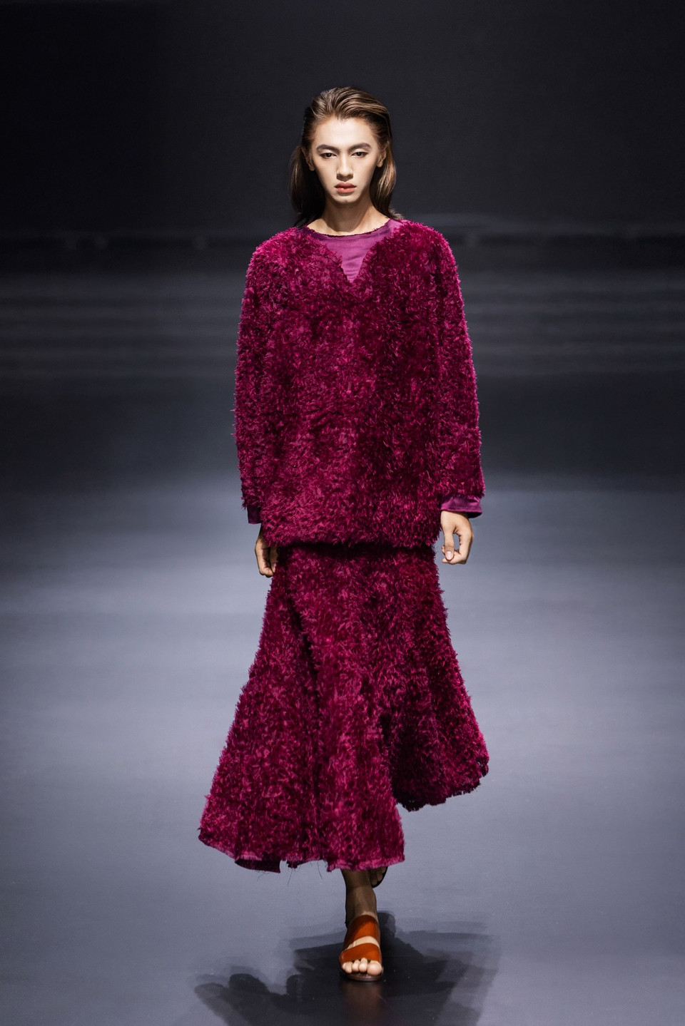 Thiết kế trong bộ sưu tập “Silence” của nhà thiết kế Italy Alberto Zambelli. (Ảnh: CTV/Vietnam+)