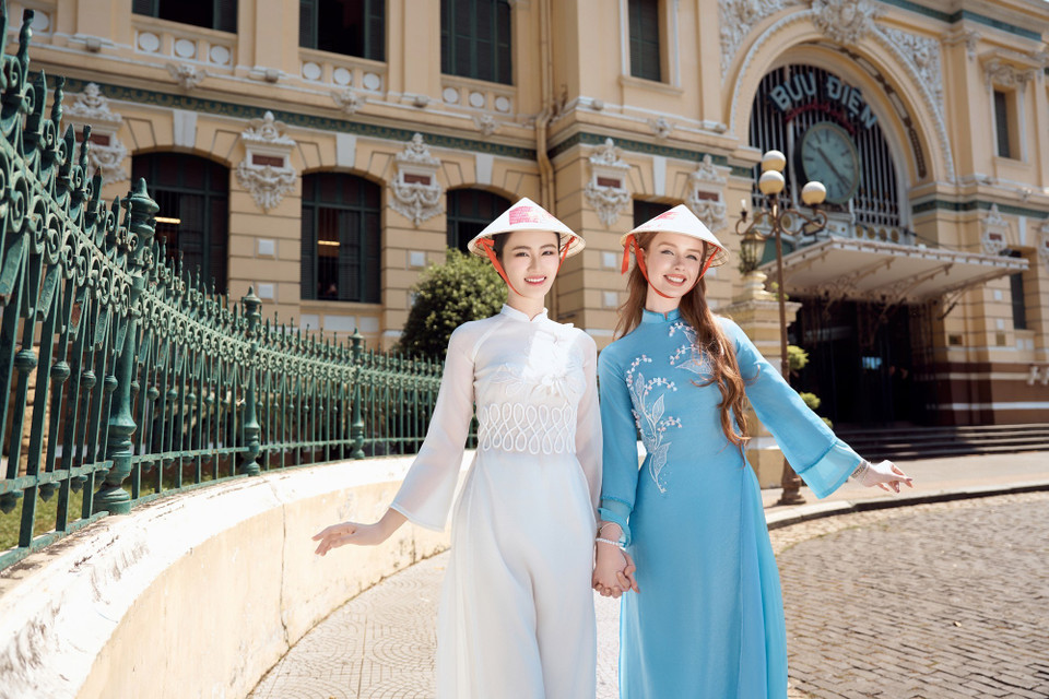 Theo lịch trình đã công bố, cuộc thi Miss World lần thứ 72 dự kiến diễn ra từ ngày 7/5 đến ngày 31/5 tại bang Telangana, Ấn Độ. Hoa hậu Ý Nhi cũng như Hoa hậu Amy Scott sẽ gặp gỡ và tranh tài cùng hàng trăm người đẹp đến từ khắp nơi trên thế giới. (Ảnh: CTV/Vietnam+)