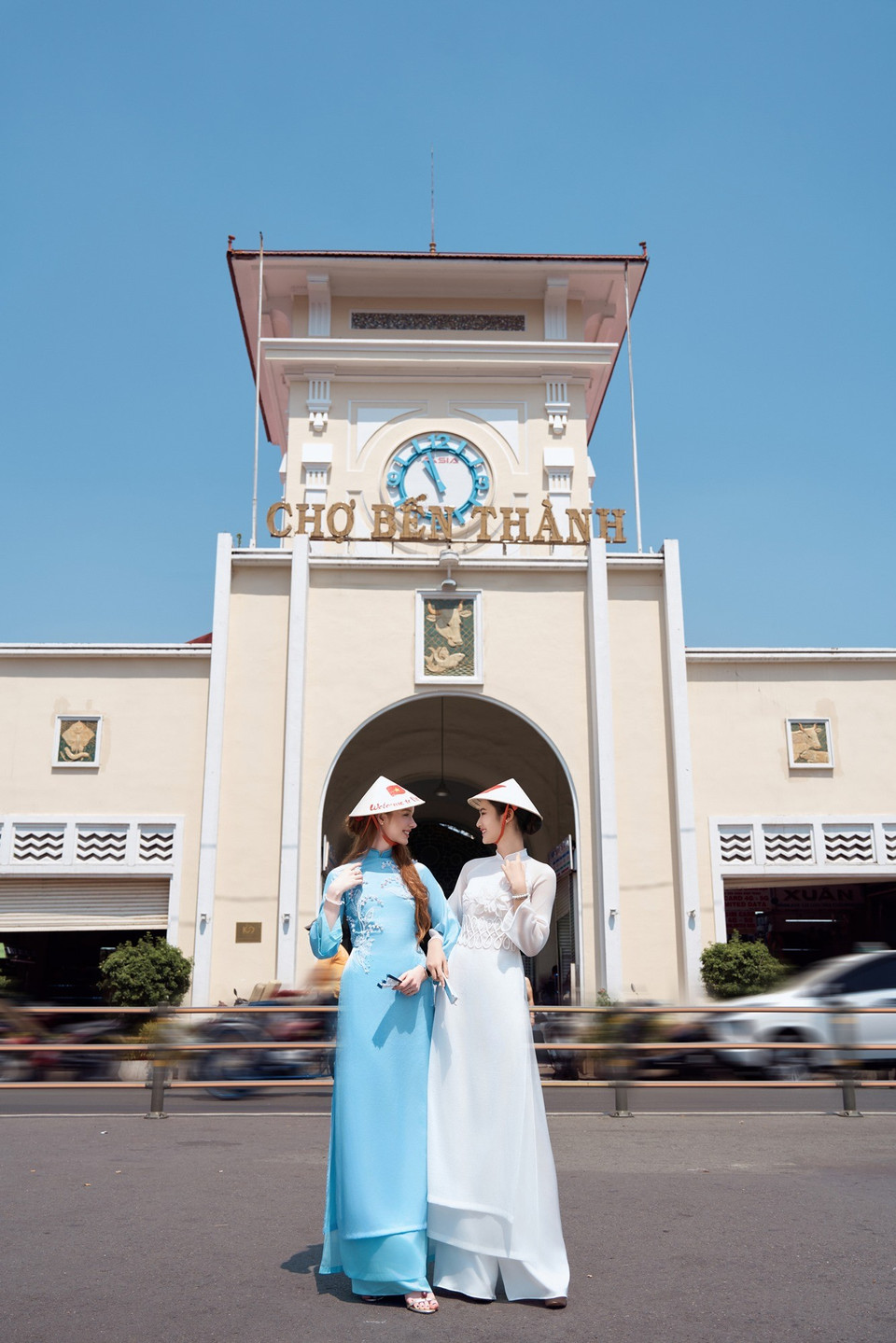 Ý Nhi cũng dành nhiều tâm huyết cho các hoạt động xã hội, đặc biệt là dự án trao tặng tủ sách và sửa chữa, cải tạo trường học mang tên “Heart To Head” để chuẩn bị hành trang cho dự án nhân ái tham dự Miss World lần thứ 72. (Ảnh: CTV/Vietnam+)