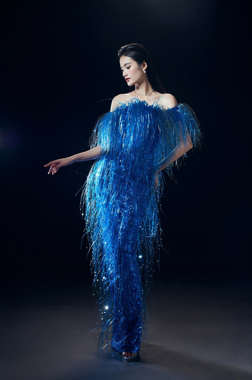 Bước sang tuổi mới, Ý Nhi cho hay: “Ý Nhi hạnh phúc khi đón tuổi 23 với sự bao bọc, yêu thương từ khán giả, gia đình và những người đã luôn dõi theo và truyền cho Ý Nhi động lực để bước tiếp. Bước sang tuổi mới, Ý Nhi tiếp tục cố gắng, nỗ lực hoàn thiện bản thân, không ngừng biết ơn mọi sự quan tâm, trân trọng từng lời góp ý của khán giả.” (Ảnh: CTV/Vietnam+)