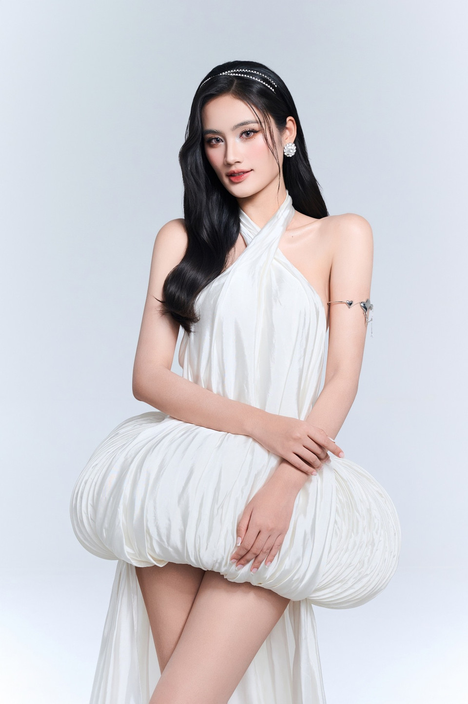 “Nhi biết ơn, có được nhiều bài học sau hành trình tại Miss World. Nhi luôn cố gắng mỗi ngày để bản thân hoàn thiện hơn,” Ý Nhi chia sẻ. (Ảnh: CTV/Vietnam+)