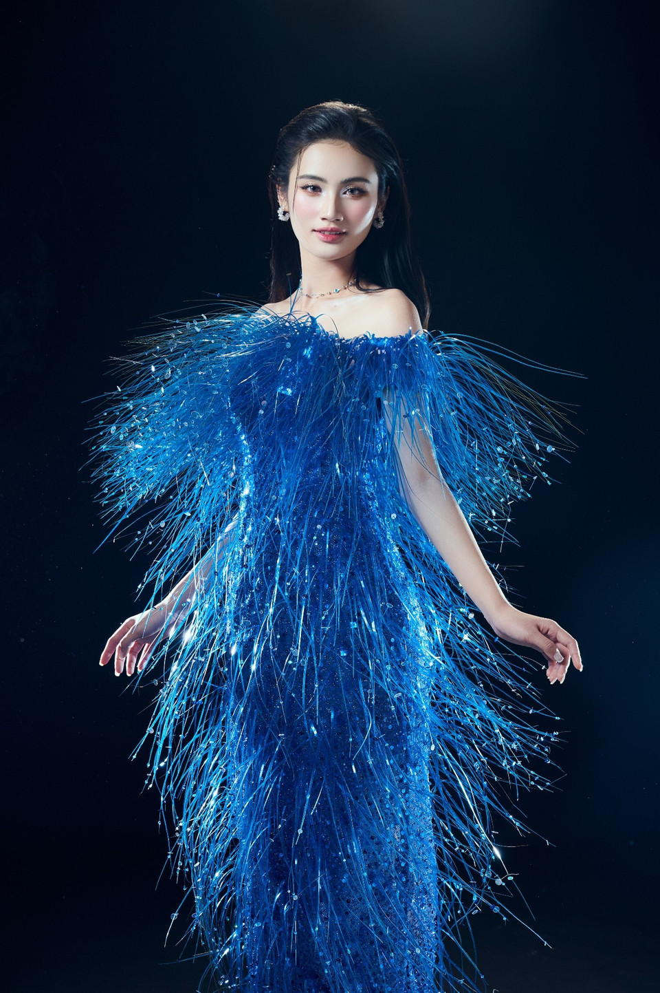 Trước đó, trong buổi phỏng vấn với truyền thông Thái Lan, đương kim Miss World Opal Suchata dành sự yêu mến và trân quý tình bạn của mình với Huỳnh Trần Ý Nhi. Xuyên suốt hành trình dự thi tại Ấn Độ, cả hai đã có những kỷ niệm đẹp, hỗ trợ nhau trong nhiều hoạt động thường ngày của cuộc thi. Trong khi đó, Ý Nhi cũng là một trong những người đầu tiên gửi lời chúc tốt đẹp nhất đến đương kim Miss World đến từ Thái Lan sau khi đăng quang. (Ảnh: CTV/Vietnam+)