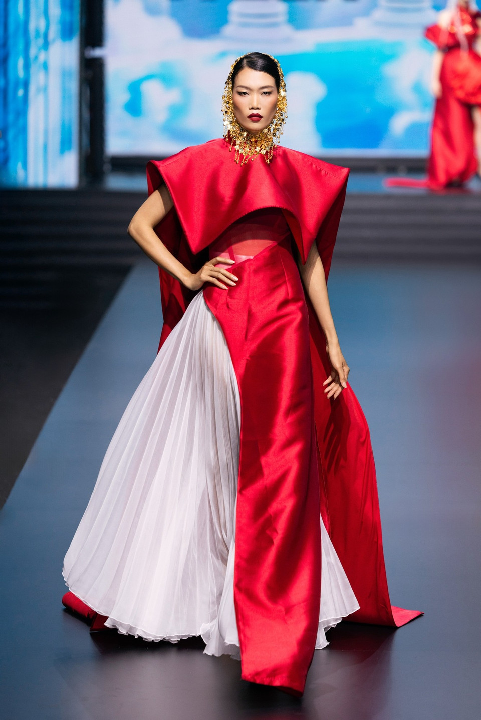 Một thiết kế trong bộ sưu tập “Rose of the Dawn.” (Ảnh: CTV/Vietnam+)