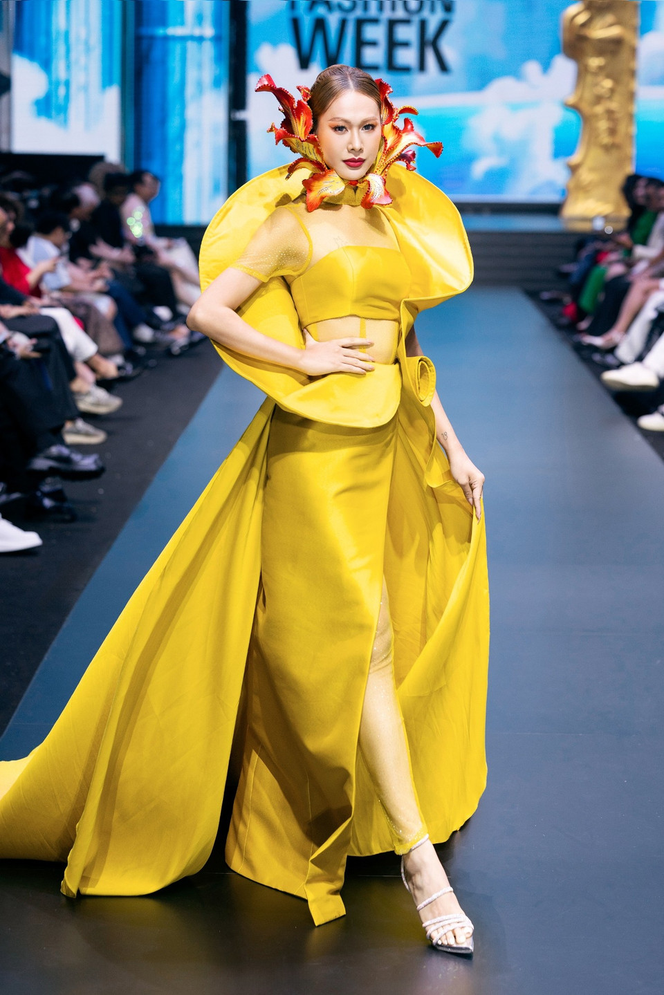 Một thiết kế trong bộ sưu tập “Rose of the Dawn.” (Ảnh: CTV/Vietnam+)