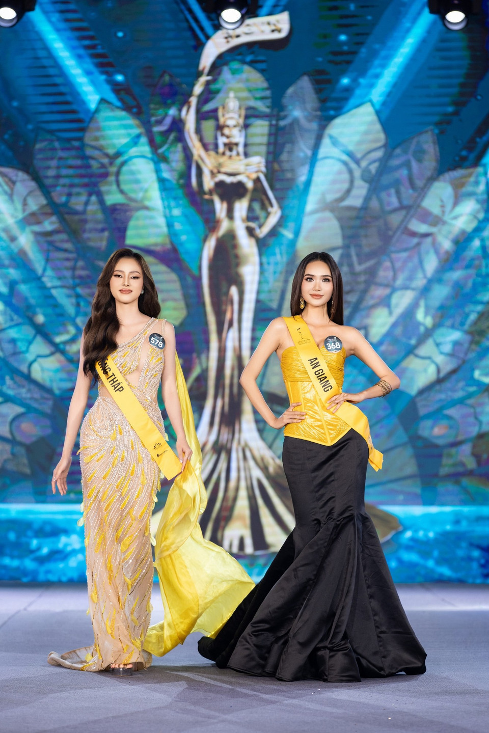 Ngắm nhan sắc các thí sinh lọt vào vòng chung kết cuộc thi. (Ảnh: CTV/Vietnam+)