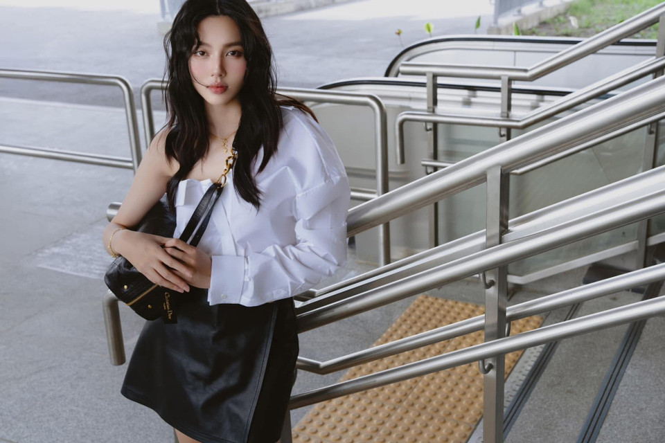 Dior, thương hiệu thời trang cao cấp của Pháp, nổi tiếng với phong cách sang trọng, tinh tế và sáng tạo, được thành lập vào năm 1946 bởi nhà thiết kế Christian Dior. Thương hiệu này đã trở thành một biểu tượng của đẳng cấp trong ngành thời trang, nước hoa, mỹ phẩm và phụ kiện. (Ảnh: CTV/Vietnam+)